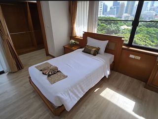 For rent 4 bedrooms condo in Watthana, Bangkok