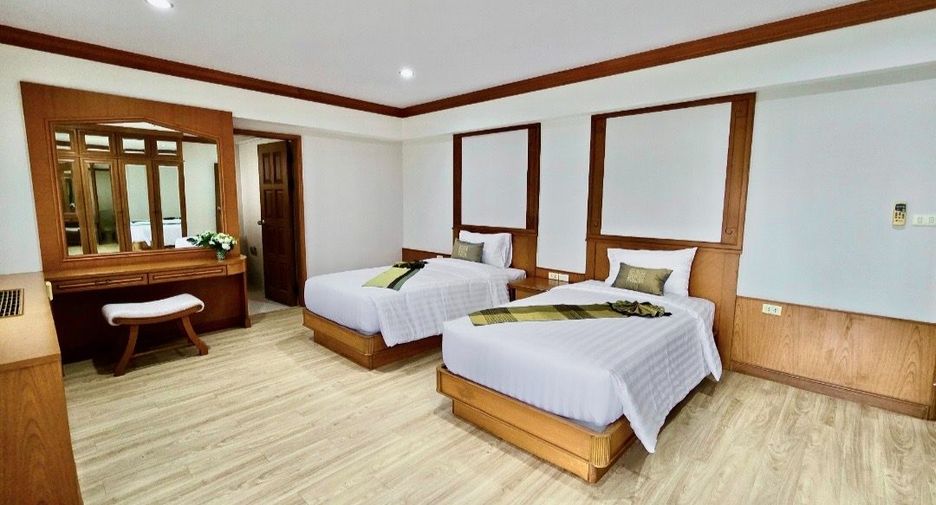 For rent 4 bedrooms condo in Watthana, Bangkok