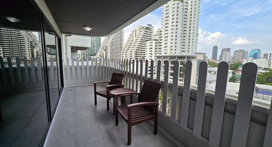 For rent 4 bedrooms condo in Watthana, Bangkok