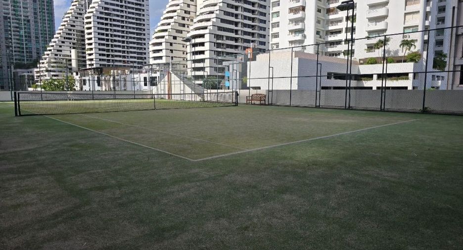 For rent 4 bedrooms condo in Watthana, Bangkok