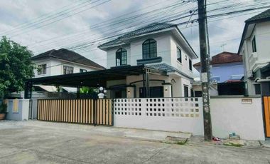 Haus zum Kauf mit 4 Zimmer in Khlong Sam Wa, Bangkok