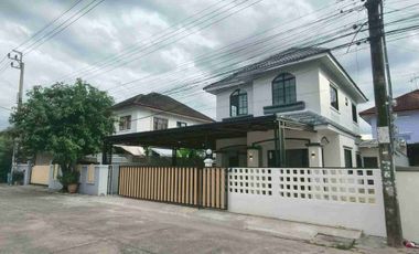 Haus zum Kauf mit 4 Zimmer in Khlong Sam Wa, Bangkok