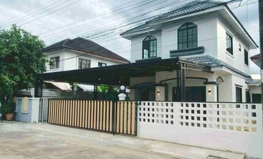 Haus zum Kauf mit 4 Zimmer in Khlong Sam Wa, Bangkok