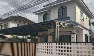 Haus zum Kauf mit 4 Zimmer in Khlong Sam Wa, Bangkok