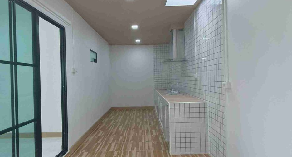 Haus zum Kauf mit 4 Zimmer in Khlong Sam Wa, Bangkok