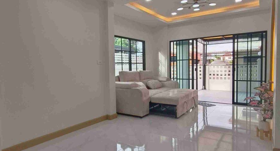 Haus zum Kauf mit 4 Zimmer in Khlong Sam Wa, Bangkok