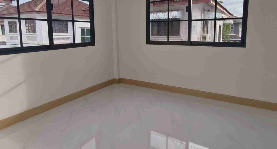 Haus zum Kauf mit 4 Zimmer in Khlong Sam Wa, Bangkok
