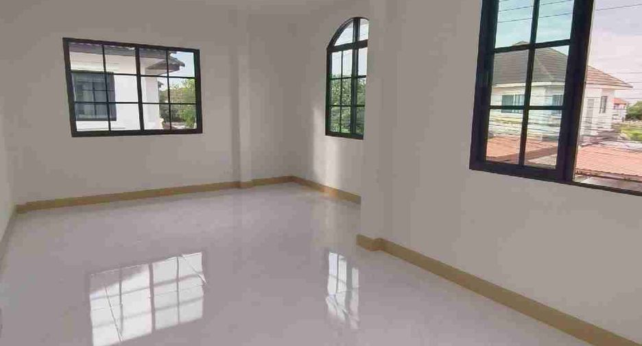 Haus zum Kauf mit 4 Zimmer in Khlong Sam Wa, Bangkok