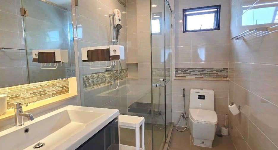 Haus zur Miete mit 4 Zimmer in Prawet, Bangkok