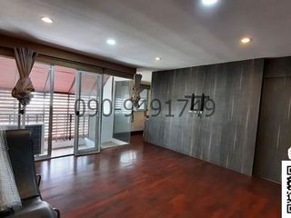 Casa adosada en alquiler de 5 habitaciones en Suan Luang, Bangkok