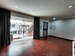 Casa adosada en alquiler de 5 habitaciones en Suan Luang, Bangkok