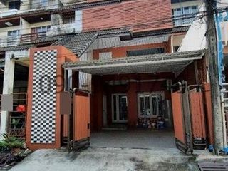 Casa adosada en alquiler de 5 habitaciones en Suan Luang, Bangkok