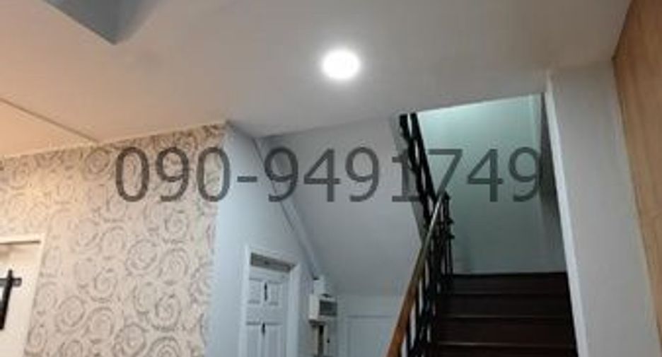 Casa adosada en alquiler de 5 habitaciones en Suan Luang, Bangkok