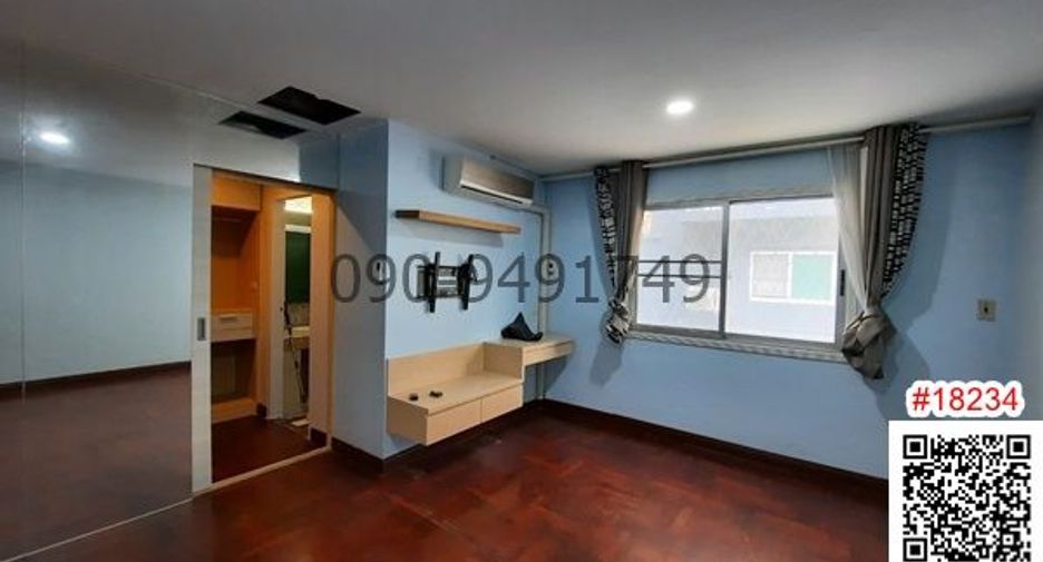 Casa adosada en alquiler de 5 habitaciones en Suan Luang, Bangkok