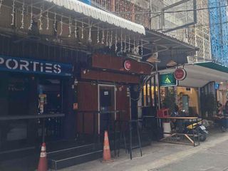 Local comercial en venta de 3 habitaciones en Khlong Toei, Bangkok