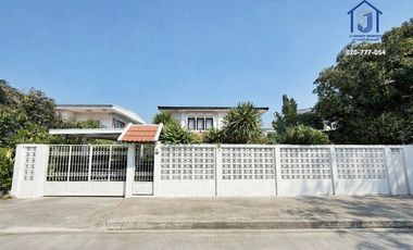 Haus zum Kauf mit 3 Zimmer in Lat Phrao, Bangkok