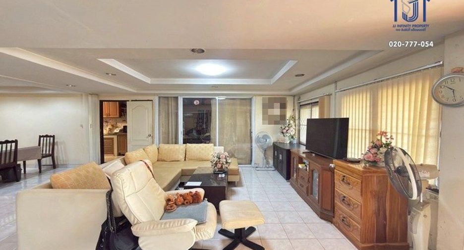 Haus zum Kauf mit 3 Zimmer in Lat Phrao, Bangkok
