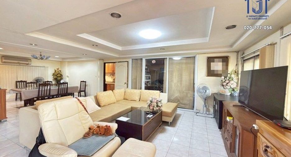 Haus zum Kauf mit 3 Zimmer in Lat Phrao, Bangkok