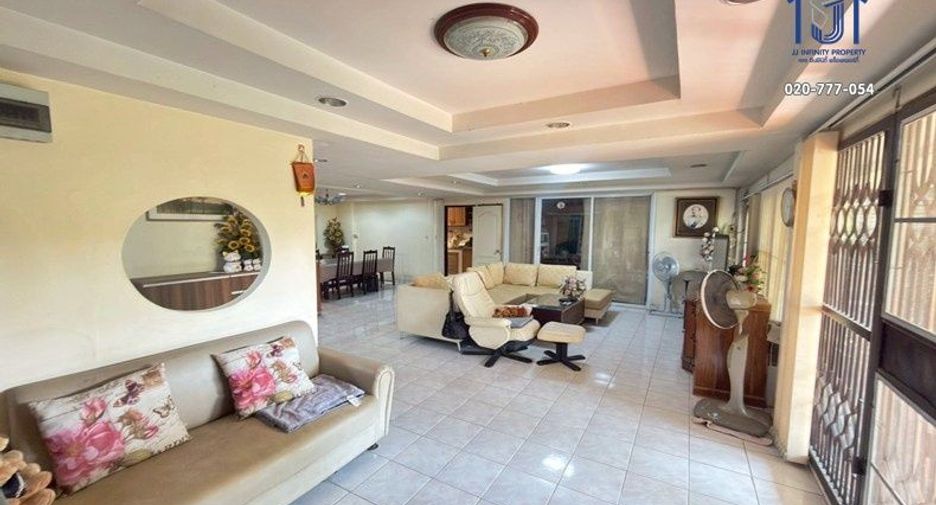 Haus zum Kauf mit 3 Zimmer in Lat Phrao, Bangkok