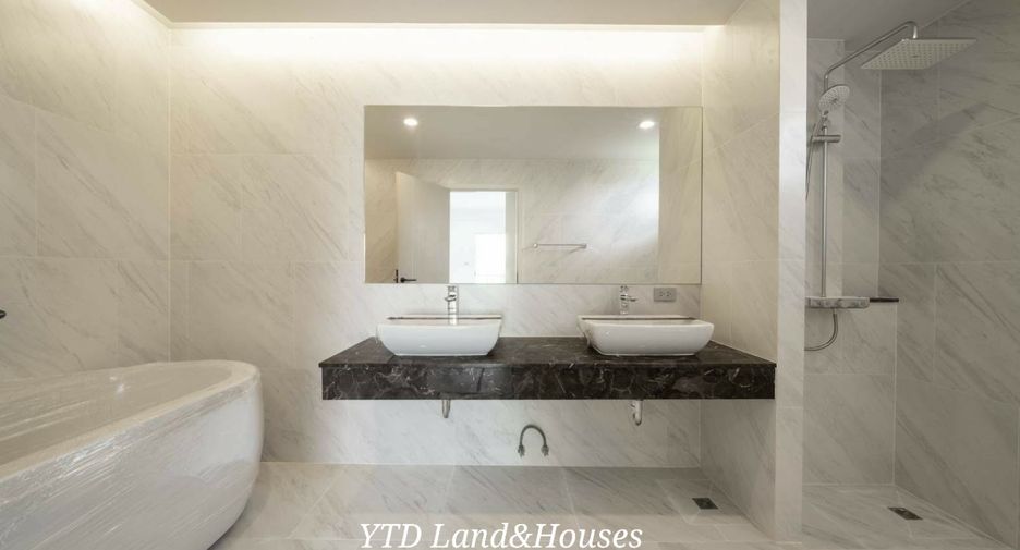 For sale 4 bedrooms house in East Pattaya, Pattaya