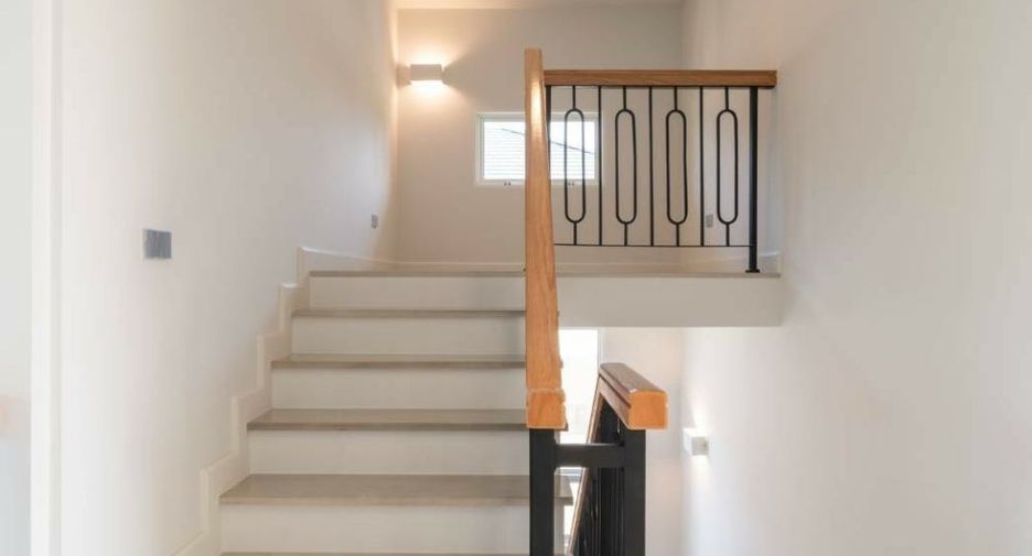 For sale 4 bedrooms house in East Pattaya, Pattaya