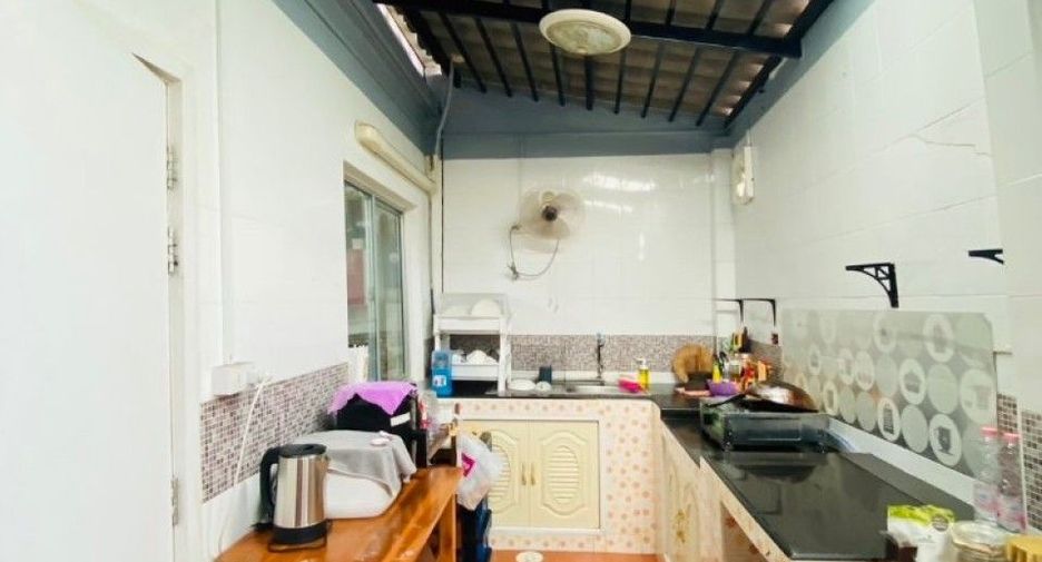 À vendre 3 chambres maison de ville à Phra Pradaeng, Samut Prakan