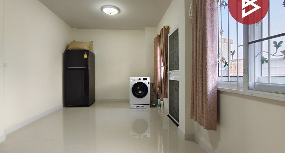 Reihenhaus zum Kauf mit 3 Zimmer in Phutthamonthon, Nakhon Pathom