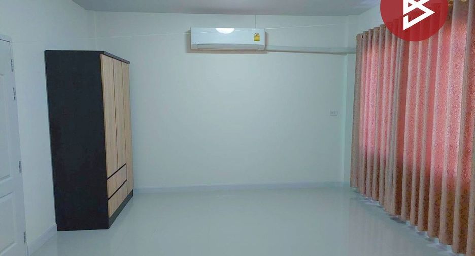 Reihenhaus zum Kauf mit 3 Zimmer in Phutthamonthon, Nakhon Pathom