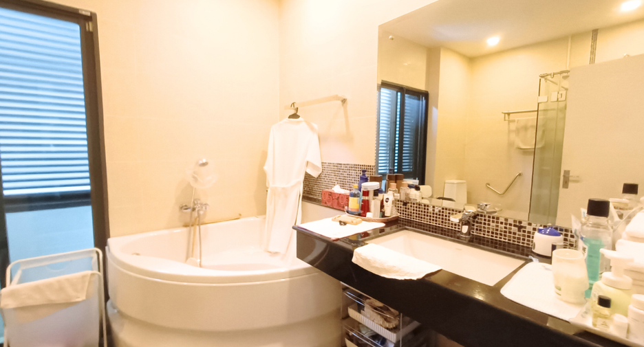 For rent and for sale 4 bedrooms house in Lat Krabang, Bangkok