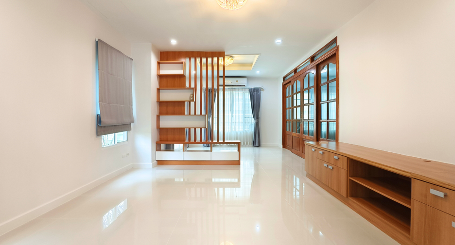 For sale 3 bedrooms house in Prawet, Bangkok