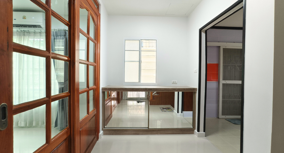 For sale 3 bedrooms house in Prawet, Bangkok