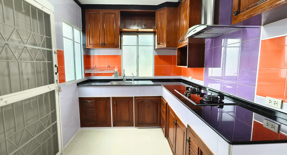 For sale 3 bedrooms house in Prawet, Bangkok