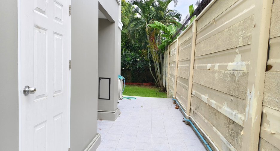 For sale 3 bedrooms house in Prawet, Bangkok