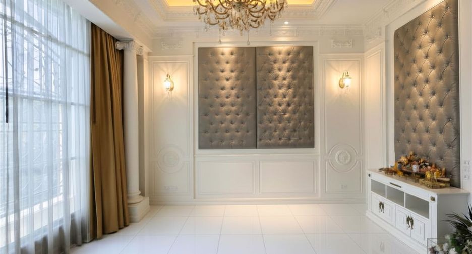 For sale 2 bedrooms townhouse in Suan Luang, Bangkok