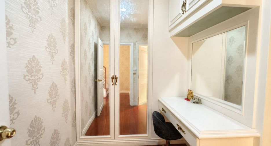 For sale 2 bedrooms townhouse in Suan Luang, Bangkok