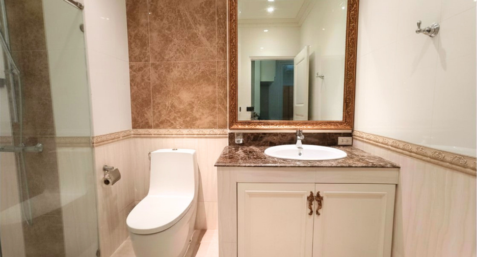 For sale 2 bedrooms townhouse in Suan Luang, Bangkok