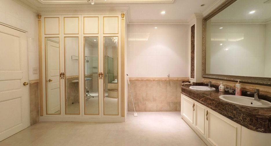 For sale 2 bedrooms townhouse in Suan Luang, Bangkok