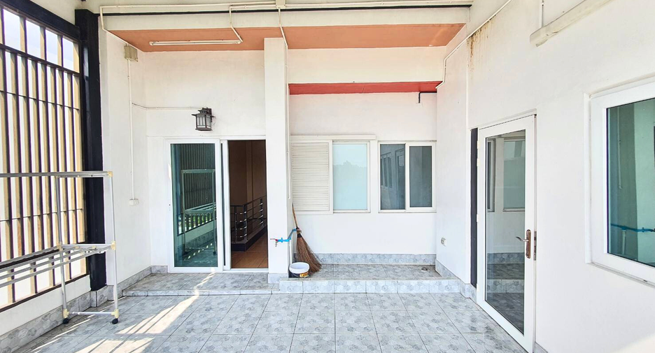 Haus zur Miete und zum Kauf mit 3 Zimmer in Min Buri, Bangkok