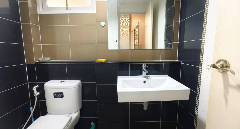 Haus zur Miete und zum Kauf mit 3 Zimmer in Min Buri, Bangkok