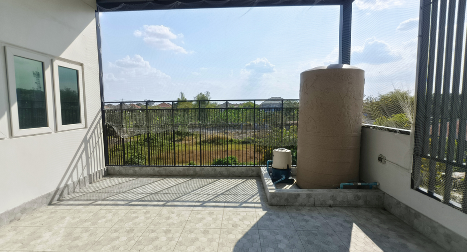 Haus zur Miete und zum Kauf mit 3 Zimmer in Min Buri, Bangkok