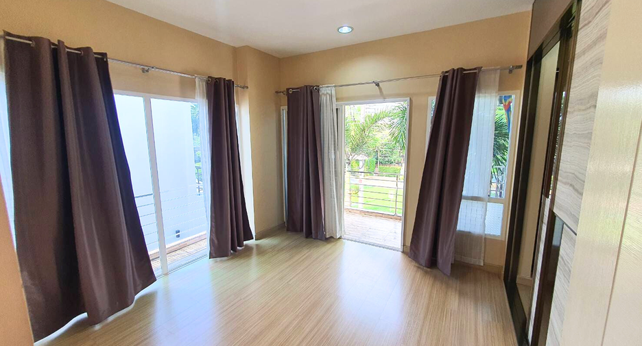 Haus zur Miete und zum Kauf mit 3 Zimmer in Min Buri, Bangkok