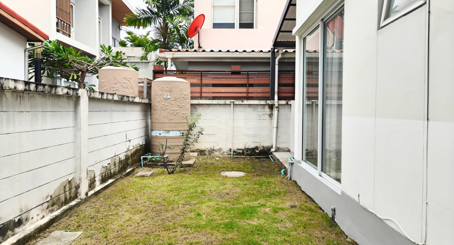 Haus zum Kauf mit 3 Zimmer in Min Buri, Bangkok