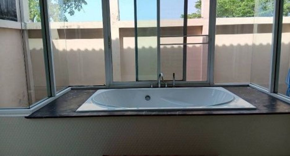 Haus zum Kauf mit 5 Zimmer in Bang Phli, Samut Prakan
