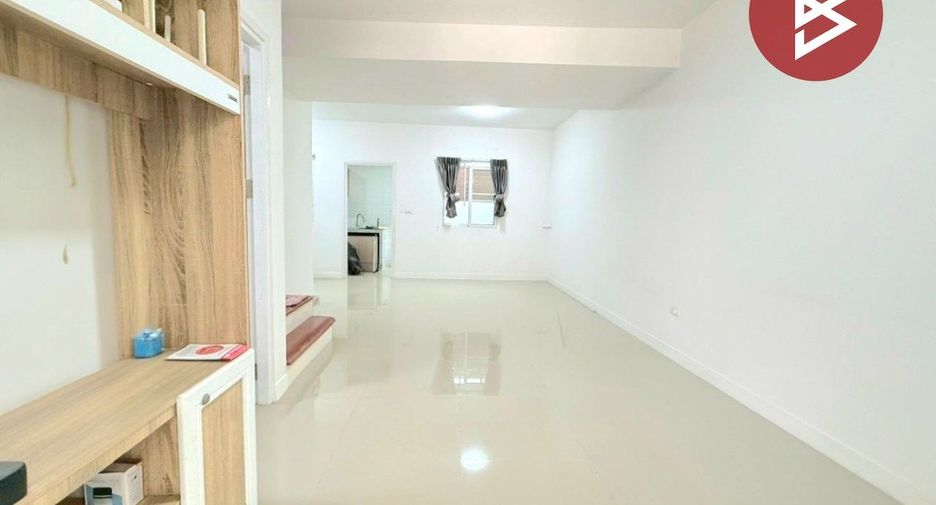For sale 4 bedrooms townhouse in Khlong Luang, Pathum Thani