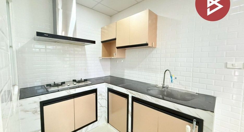 For sale 4 bedrooms townhouse in Khlong Luang, Pathum Thani