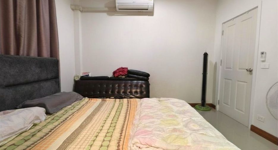Haus zum Kauf mit 4 Zimmer in Khlong Sam Wa, Bangkok