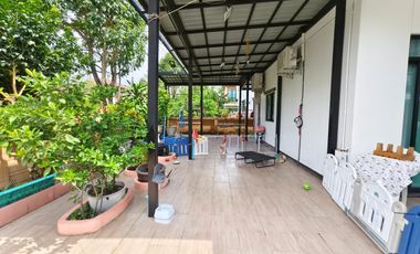 Haus zum Kauf mit 4 Zimmer in Khlong Sam Wa, Bangkok