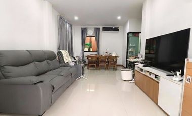 Haus zum Kauf mit 4 Zimmer in Khlong Sam Wa, Bangkok