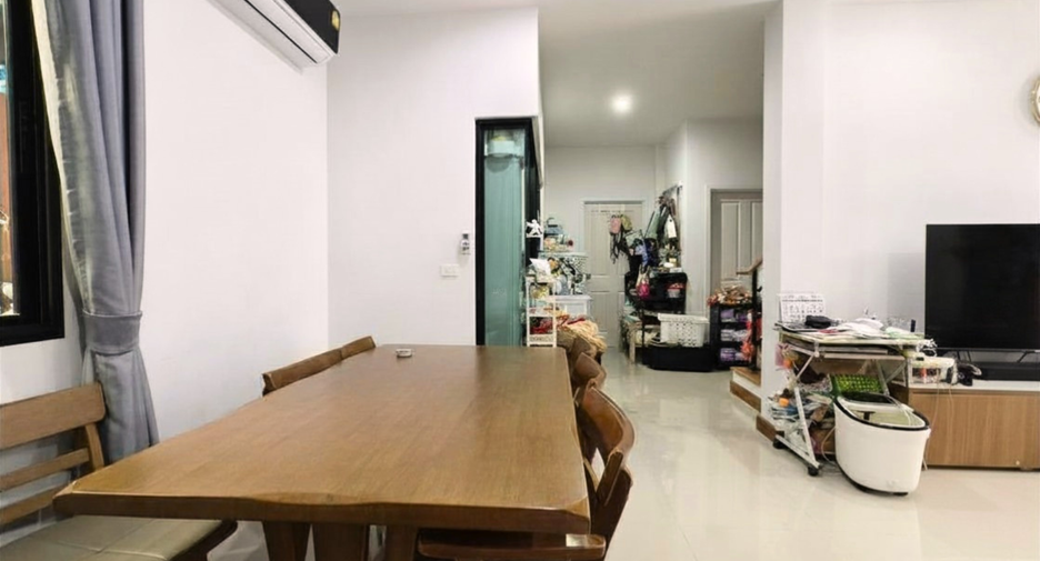 Haus zum Kauf mit 4 Zimmer in Khlong Sam Wa, Bangkok