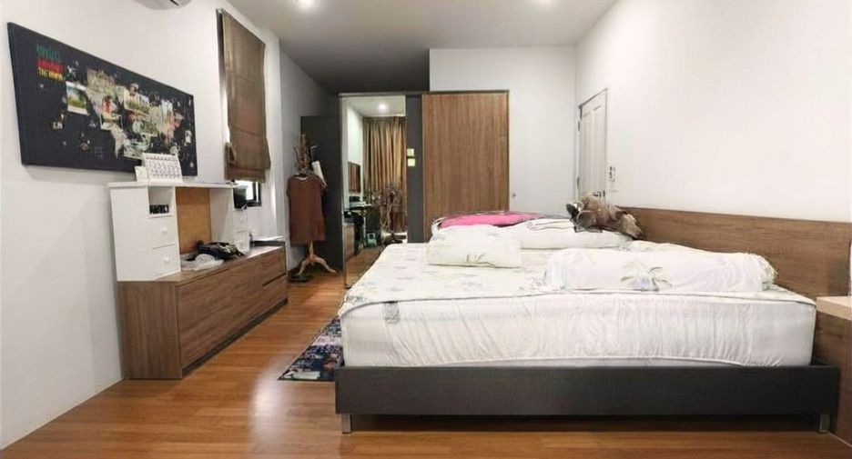 Haus zum Kauf mit 4 Zimmer in Khlong Sam Wa, Bangkok